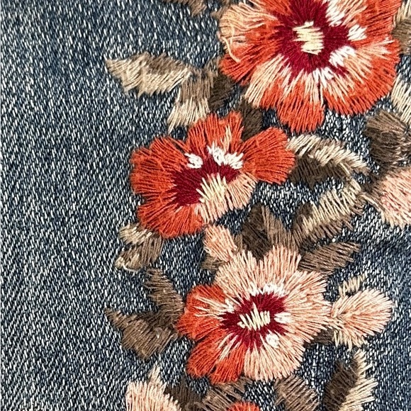 Abercrombie & Fitch Simone High Rise Ankle Flower Embroidered Jeans 26/2R - Picture 4 of 6